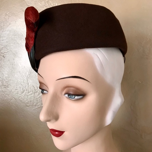 STUNNING 1940s BROWN FELT TOQUE WITH FEATHER BIRD TRIM main image 10